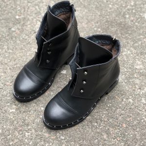 D$ Черные ботинки женские кожа с металлическими шнурками