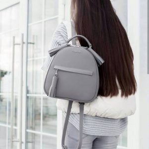 Женский рюкзак с паетками серый