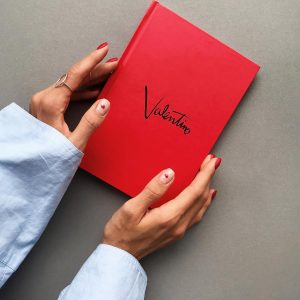 Ежедневник в стиле Valentino красный