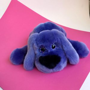 Интерьерная игрушка собачка синяя из меха 000.865